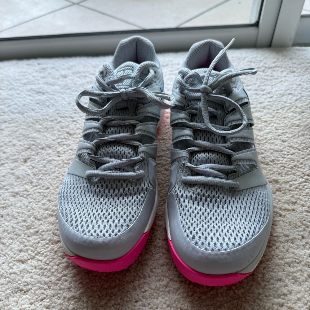 Nike Women's Gray and Pink Athletic Shoes